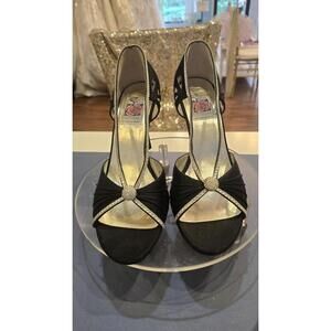 Silk Wedding Special Occasion Saugus Shoes with a 3" heel Black Size 8 Nib New